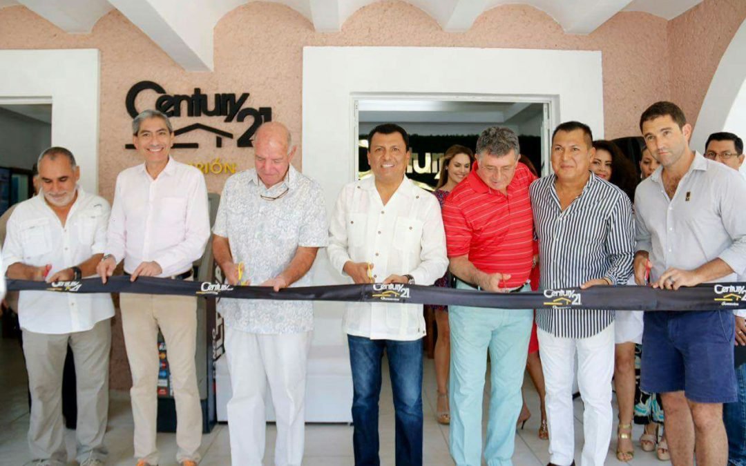 Magna inauguración de Century 21 Gurrión