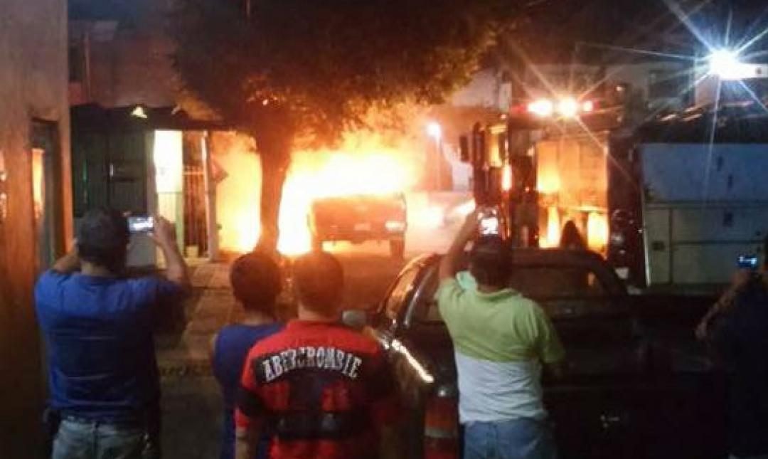 Incendia su camioneta en Tuxtepec