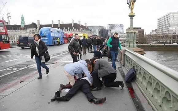 Tiroteo a las puertas del Parlamento británico en Londres deja varios heridos