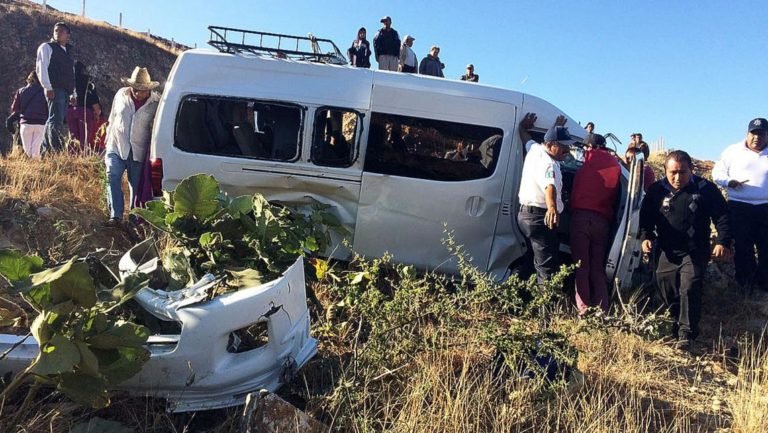 Vuelca suburban en carretera de Oaxaca: hay seis heridos