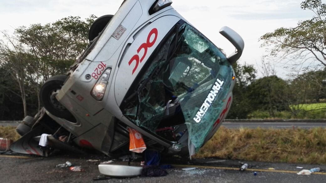 Aparatoso accidente en la autopista Cosamaloapan – La Tinaja