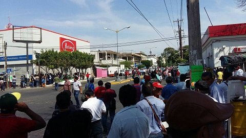 Trabajadores de la CTM y de la sección 22 se enfrentaron en Salina Cruz