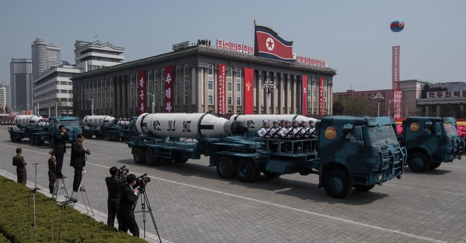 Corea del Norte dice que responderá a cualquier tipo de guerra que desate EU