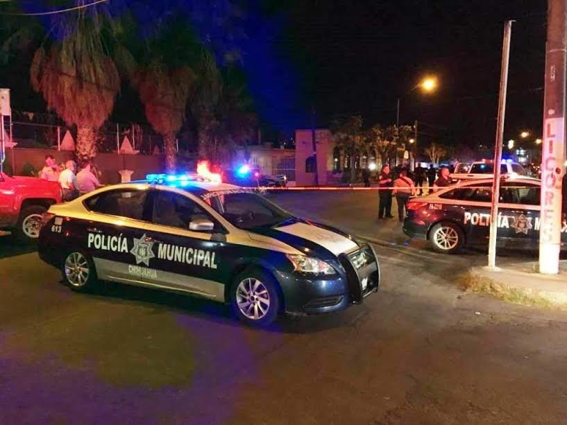 CHIHUAHA, CHIH.: Ejecutan a uno en auto de lujo Mercedes Benz