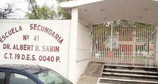 Estudiante ataca a maestra con cuchillo en Nuevo León