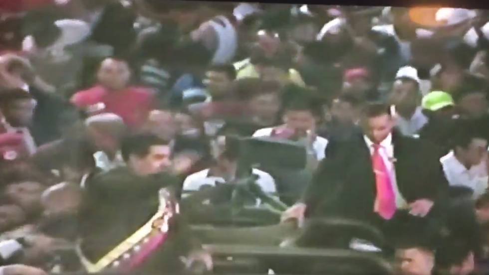 Lluvia de huevos contra Maduro en un acto público en un feudo chavista