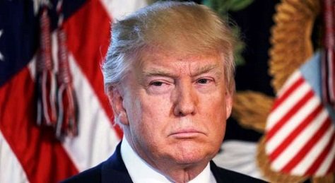 Trump rompe el protocolo y la seguridad