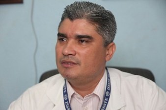 Atacan a director del ISSSTE con arma de fuego a metros del hospital, en el Fovissste Playa Azul;