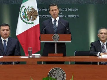 Peña Nieto anuncia acciones para proteger a periodistas