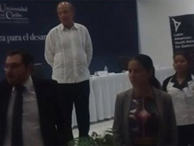 ‘¡Asesino, asesino!’, los gritos a Calderón en Cancún