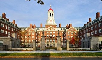 Harvard rechaza a aspirantes por burlarse de Mexicanos