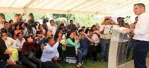 Promueve Murat acciones contra la violencia a periodistas