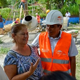 Supervisa José Hernández construcción de techado en Paso Ancho