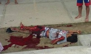 Balean a joven en la cabecera municipal de Huatulco