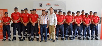 Entrega Gobierno de Huatulco ambulancias y uniformes a elementos municipales