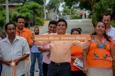Inaugura José Hernández pavimentaciones hidráulicas en la Cabecera Municipal