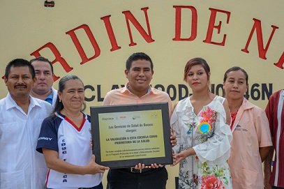 Izan Bandera Blanca en jardín de niños de Huatulco