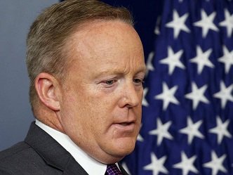 Renuncia portavoz de Trump