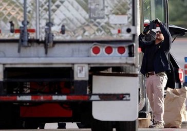 Sube a 9 inmigrantes muertos hallados en camión de Texas