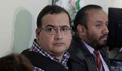 Tras audiencia, llevan a Javier Duarte de vuelta al penal