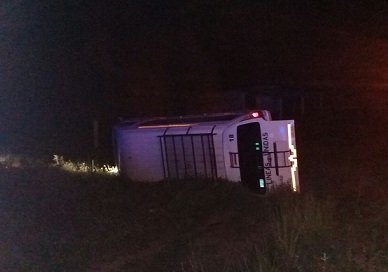 Urban se vuelca en la carretera 175
