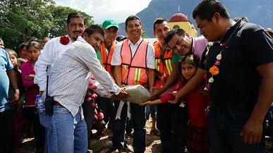 Poblado de San Mateo Yucutindoó contará en breve con moderna Cancha con Techado.