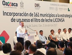 De los 300 municipios donde opera “A peso el litro de leche Liconsa”, 161 son oaxaqueños