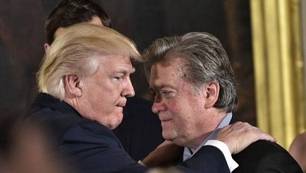 Trump prescinde de su polémico asesor Steve Bannon, según medios estadounidenses