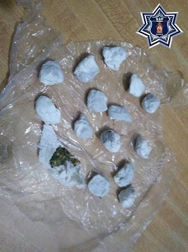 Localizan 15 envoltorios de enervantes y objeto punzo-cortante en el Cereso de Cosolapa