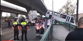 “Vuela” microbús en Periférico Norte; 12 heridos