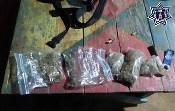 Detienen a sujeto que agredia a mujer en Roca Blanca, Zipolite