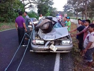 Chocan con caballos en recta de Juaxpaltepec.