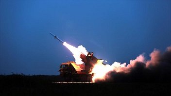 China realiza maniobras con fuego real cerca de península coreana