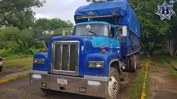Policía estatal asegura un camión y una pipa con Hidrocarburo en el Istmo