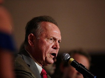 Recibe Trump revés electoral en primarias de Alabama