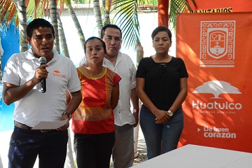 Gobierno Municipal Huatulco celebra a médicos en su día.