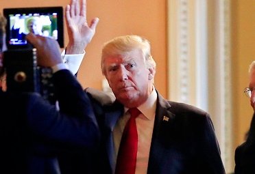 Trump tiene una orden ejecutiva para iniciar la salida de EU del TLCAN, revelan en Washington