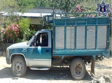 Aseguran vehículo con hidrocarburo en la la sierra sur