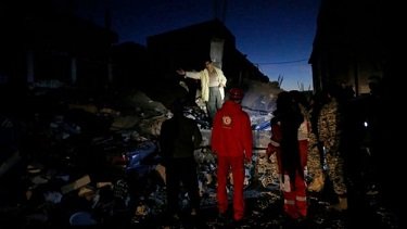 Fuerte terremoto de 7,3 sacude región fronteriza entre Irak e Irán y deja más de 400 muertos
