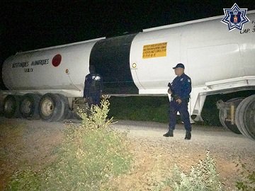 Reporta policía estatal el hallazgo de una pipa cargada con hidrocarburo