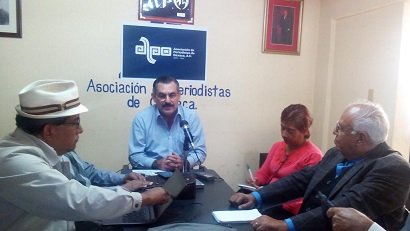 Reunión de periodistas y el edil Hernández Fraguas