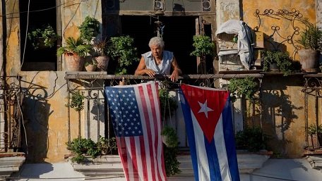 Trump prohíbe los negocios con 180 compañías cubanas controladas por militares