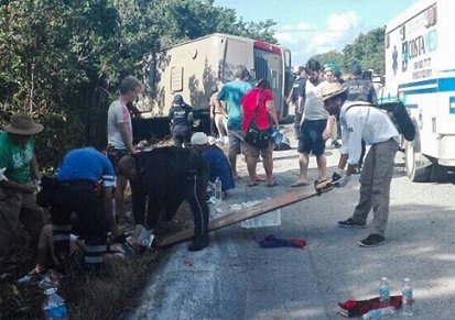 Confirman muerte de turistas de EU en choque de autobús en Quintana Roo