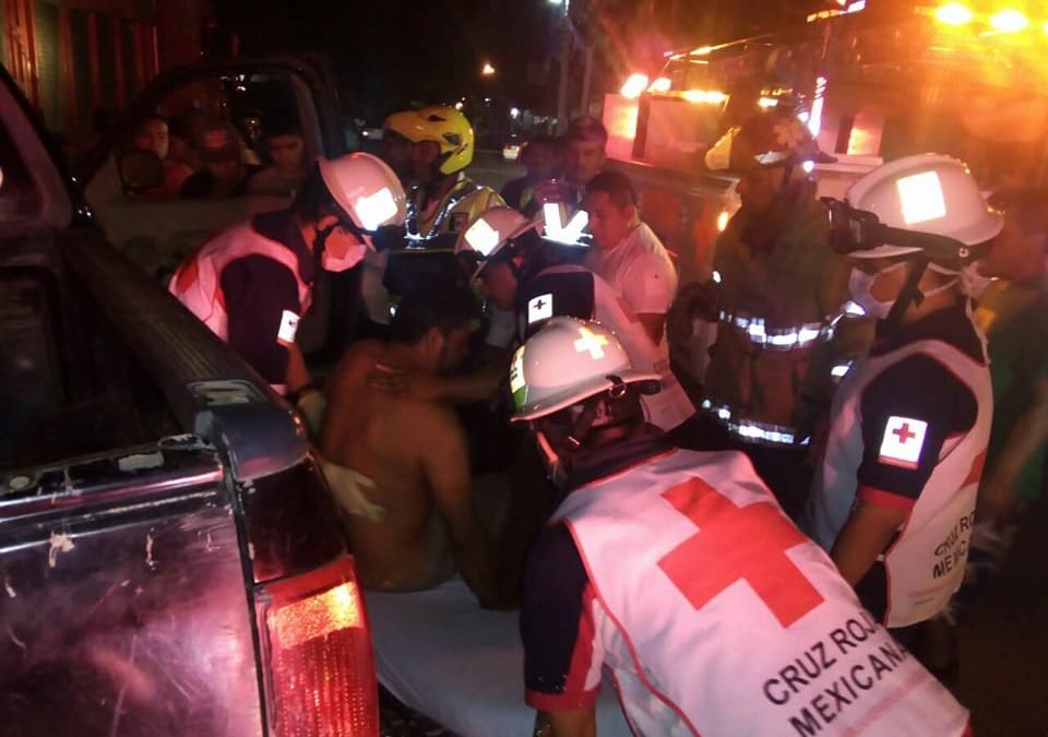 Ebrio chófer choca en Huatulco