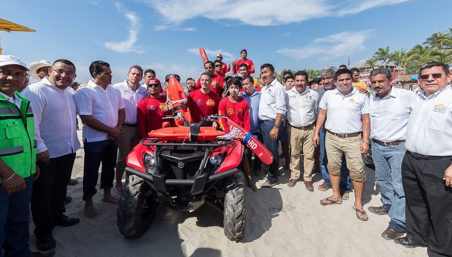 Entrega equipo a salvavidas en la región Costa