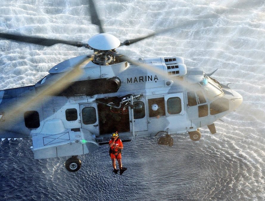Armada de  México, rescata a los tres pescadores de Puerto Escondido