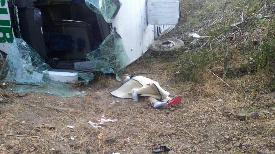 Autobus se sale de carretera Panamericana