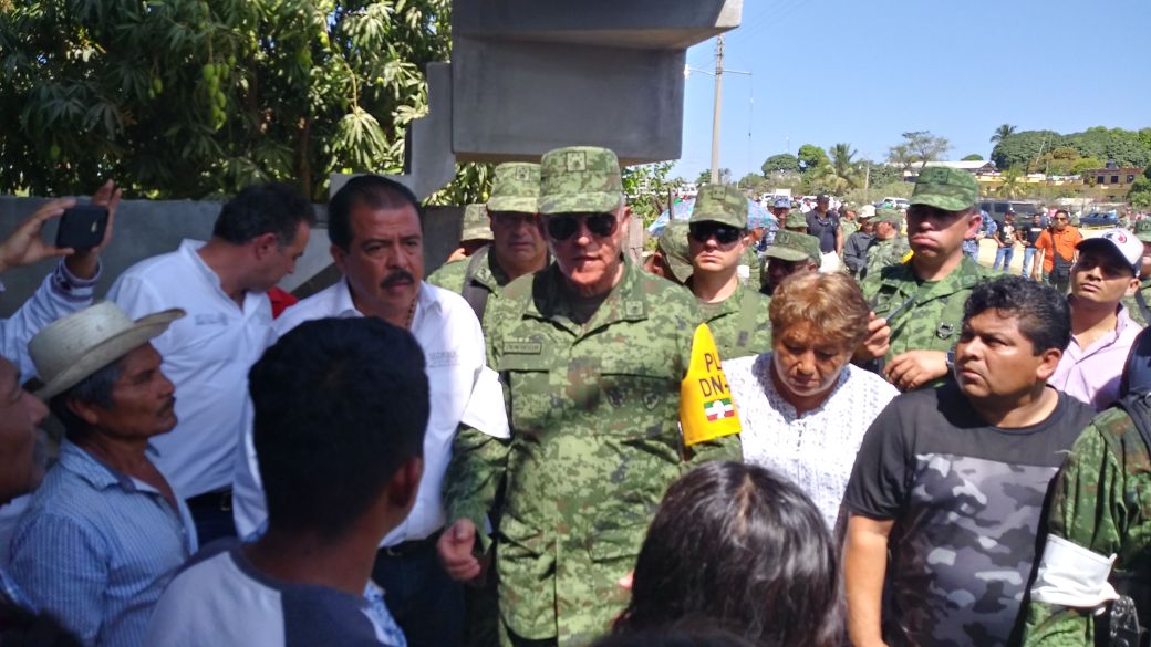 Pide disculpa el secretario de defensa a los familiares de la victima del accidente en Jamiltepec