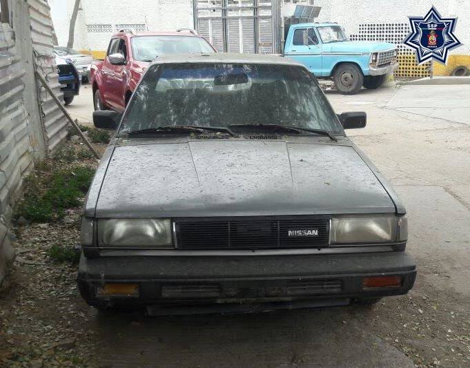 Recupera Policía Estatal vehículo con reporte de robo y detiene a persona armada