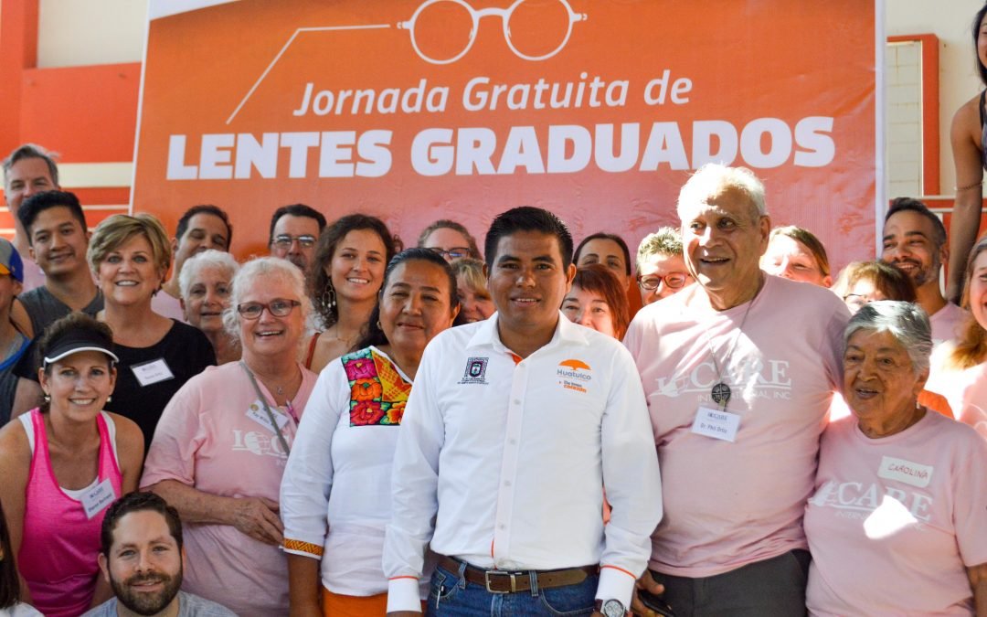 DIF Huatulco y I CARE INTERNATIONAL entregan lentes gratuitos